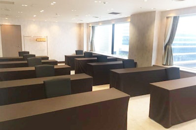 入社式後は配属先に分かれて研修