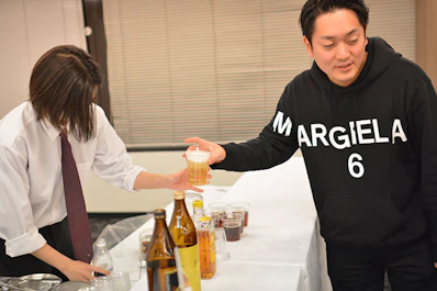 ドリンクは乾杯時の飲み物以外はバーカウンターで提供
