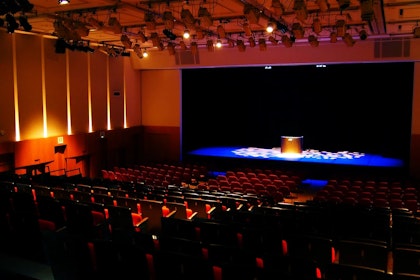 TKPエルガーラホール 講台