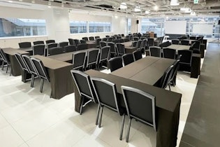 初めてでも失敗しない会議室レイアウト！　スクール/シアター/ロの字/コの字/島型形式を用途別に解説