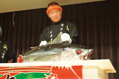 懇親会・マグロの解体ショー
