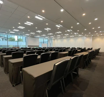 TKPガーデンシティPREMIUM横浜駅新高島 ホール2B+C