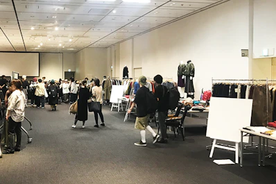 天井高5mで開放感あふれる印象に