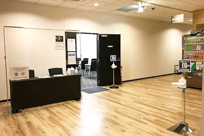 試験会場前に消毒液を設置