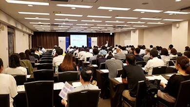 更新が必要な国家資格の有資格者向け定期研修