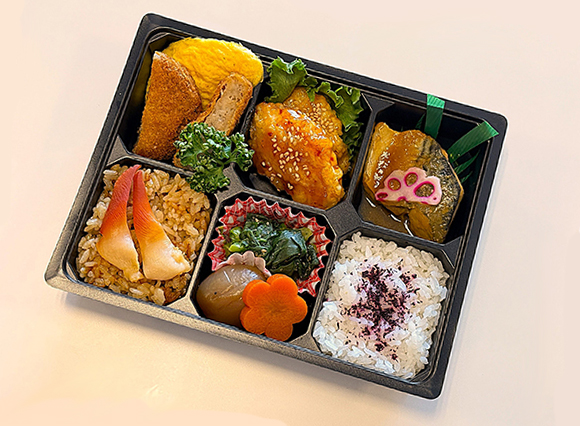 彩りホッキ飯弁当